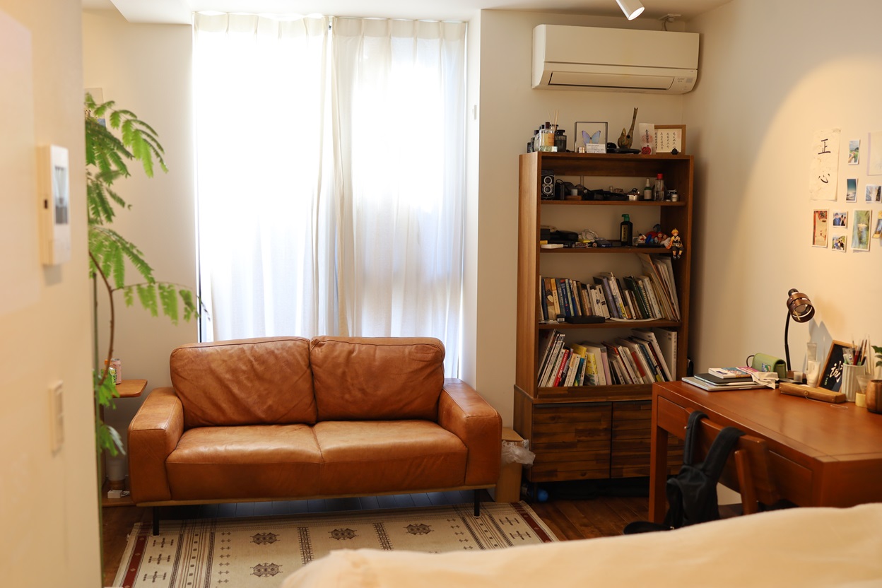 Kagurazaka Terrace sofa n desk